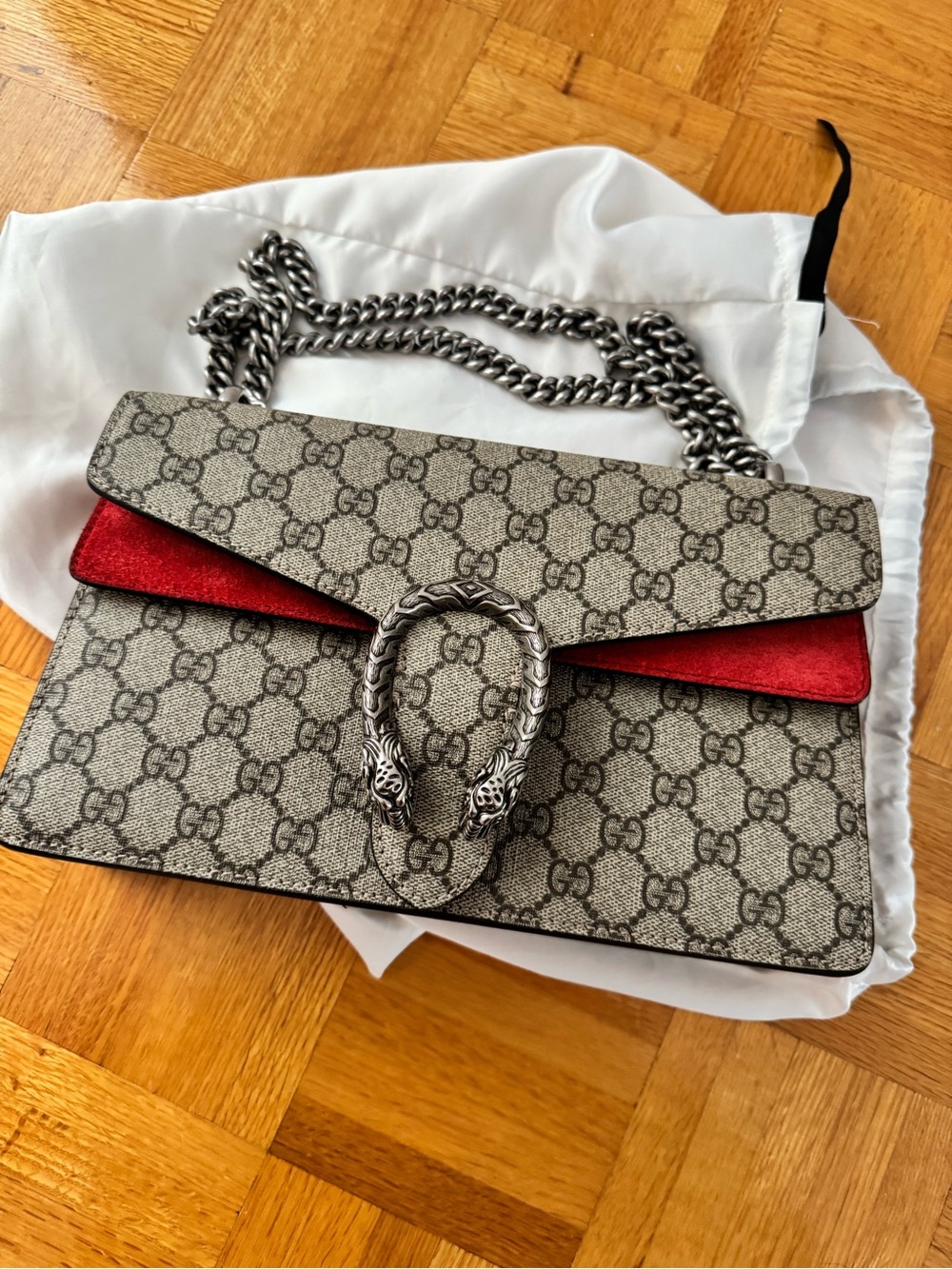 Gucci GG Supreme Shoulder Bag in Beige Monogram with Red Accent